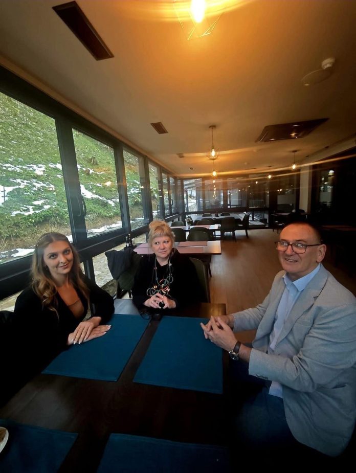 b655028c-889f-4d01-ad19-7a0c77b5b2dd